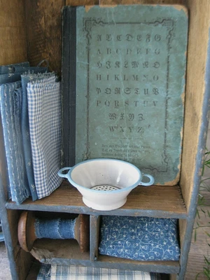 Antiguo colador de esmalte azul y blanco de juguete alemán Foto 1 de 4