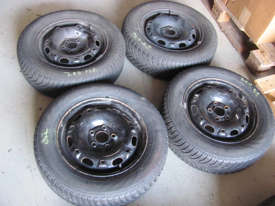 4 Winterreifen Stahlfelge 175/70/14 VW Polo Ibiza 5x14 ET35 Nokian - Bild 1 von 4