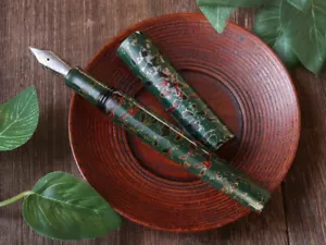 Wancher Sekai Fountain Pen Tsugaru-Nuri Natural Precious Wood Material Green - Picture 1 of 8