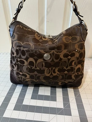 蔻驰 10143 Chelsea Optic Hobo 深棕色提花麂皮绒单肩包钱包   — 第 1/4 张图片