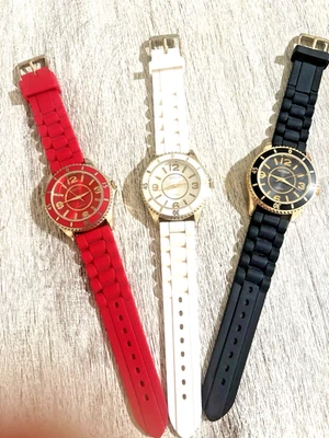 Lote de 3 relojes de cuarzo chismes correa ajustable de silicona rojo marfil negro Foto 1 de 4