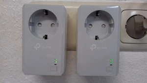TP-Link Powerline Adapter Set TL-PA4010P KIT 600Mbits Homeplug AV2 z gniazdkiem - Zdjęcie 1 z 4