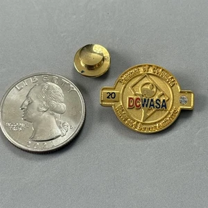Pinback #52448 de la Autoridad de Alcantarillado de Agua del Distrito de Columbia para Empleados de 20 años - Imagen 1 de 5
