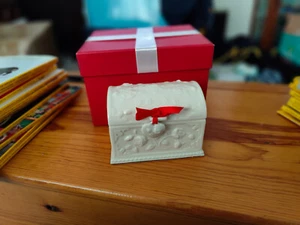 Lenox Porzellan Schmuck Spieluhr, spielt "für Elise", rot Samt gefüttert - Bild 1 von 10