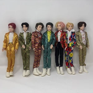 Mattel BTS Bangtan Boys 11" Lot 7 K-Pop Boy Band Sammler Komplettsatz Puppen - Bild 1 von 9