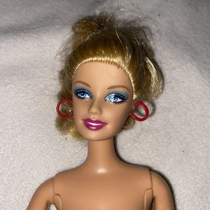 Barbie Fashionistas Swappin' Styles Cutie Doll  #V4381 2011 Articulated Body - Picture 1 of 15