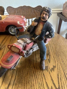 Harley Davidson scultura moto d'epoca in resina uomo guerriero della strada 14"x19" - Foto 1 di 7