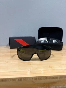 100% Racetrap Sport Performance Sunglasses Gloss Black -Smoke Lens - Picture 1 of 2