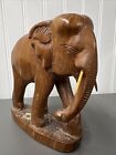 Éléphant vintage artisanal en bois de teck sculpté de Thaïlande