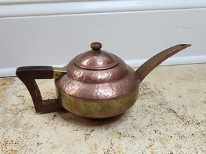 Tetera asiática de cobre martillado artesanal Alemania Bauhaus años 30 - Imagen 1 de 6