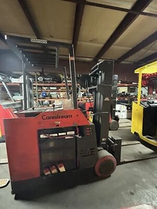 Raymond 640-C40TT Electric Stand-Up Forklift Lift Truck 4000 Lb. Capacity 36V - Picture 1 of 12
