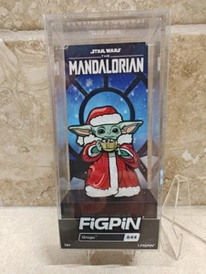 FiGPiN Grogu (844) Glitter Star Wars Mandalorian Pin Christmas Exclusive MAX BST - Picture 1 of 3
