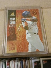 1995 Pinnacle Red Hot Tony Gwynn #RH8 San Diego Padres HOF
