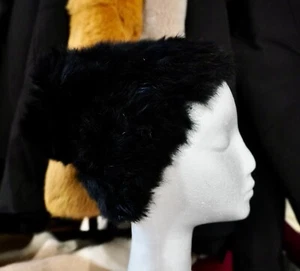 A Beautiful Jet Black Knitted Rabbit Fur Beanie with a Genuine Fur Pompom - - Bild 1 von 7