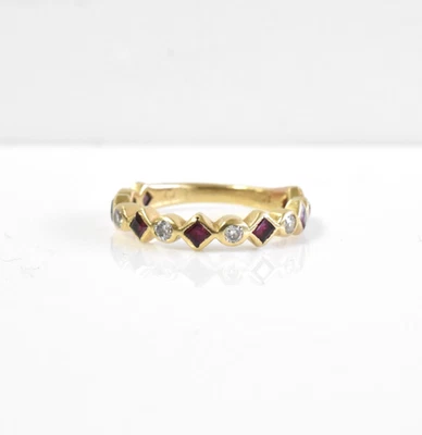 Banda de diamantes y rubíes vintage de oro amarillo de 14 quilates 2,1 G talla 5,25 Foto 1 de 4