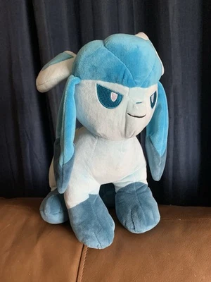 Pokémon Build-A-Bear Plush Glaceon 14"" - Imagem 1 de 4