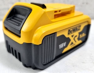 Dewalt 18V 5.0AH XR DCB184-XE Li-ion Battery - Bids From $1.00 - Picture 1 of 3