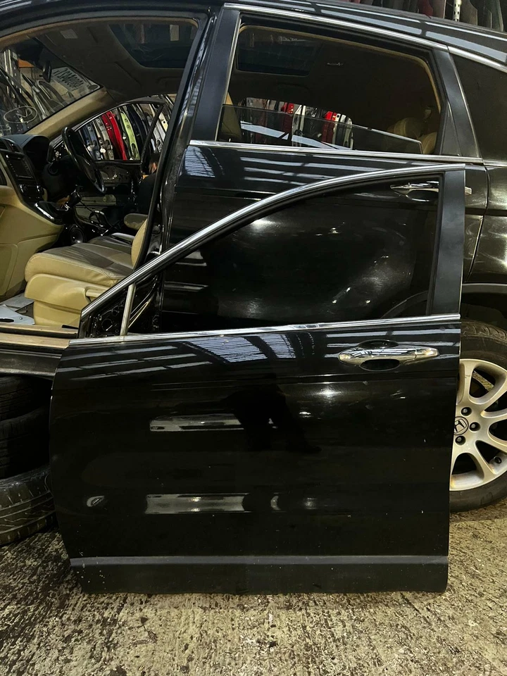 HONDA CRV 07-08-09-10-11 PASSENGER SIDE FRONT BARE DOOR SHELL IN BLACK - Image 1 of 1