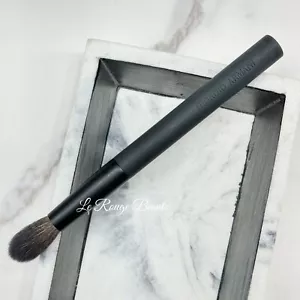 Giorgio Armani 22 Large Eye Contour Blending Brush - Natural Hair New - Picture 1 of 3