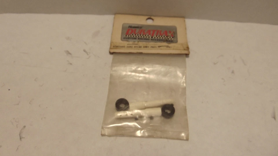 VINTAGE DURATRAX DTXC2602 WHITE NYLON  2" BODY POSTS - Image 1 of 2