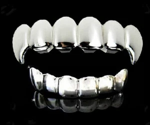 Hip Hop Argento Platino Bocca Denti Superiore Inferiore Set Nuovo Zanne Grillz - Foto 1 di 3