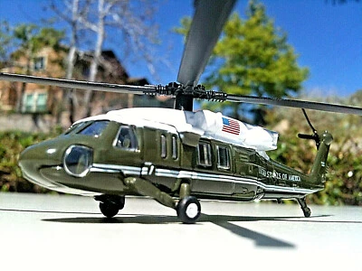 Corgi VH-60N Black Hawk Marine One President Helicopter Showcase Die-cast 1:140 - Image 1 of 4