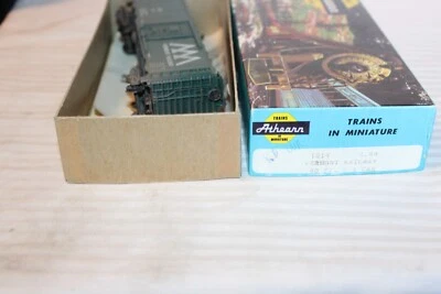 HO Scale Athearn 40' Box Car Vermont Railway, Green #169 - 1214 Built, Weathered - Image 1 of 4