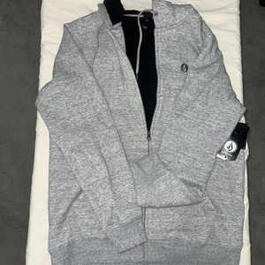NWT Men’s Volcom Gray Hoodie Full Zip Size Médium - Picture 1 of 3