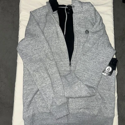 NWT Men’s Volcom Gray Hoodie Full Zip Size Médium - Image 1 of 3