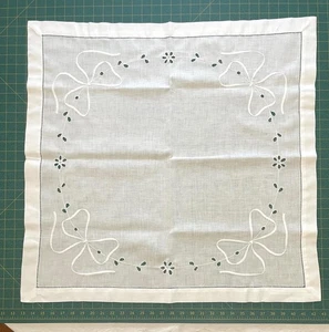 Vintage Baumwolle bestickt Tisch Geschirrtuch Schleifen Cutwork 29x29 - Bild 1 von 4