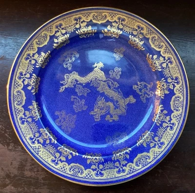 Plato de ensalada/almuerzo/postre Wedgwood azul cobalto dragón motivo dorado y adornos Foto 1 de 4