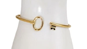Pulsera de alambre con llave ovalada de oro de 18 quilates Tiffany & Co. apertura interior de 6" - Imagen 1 de 7