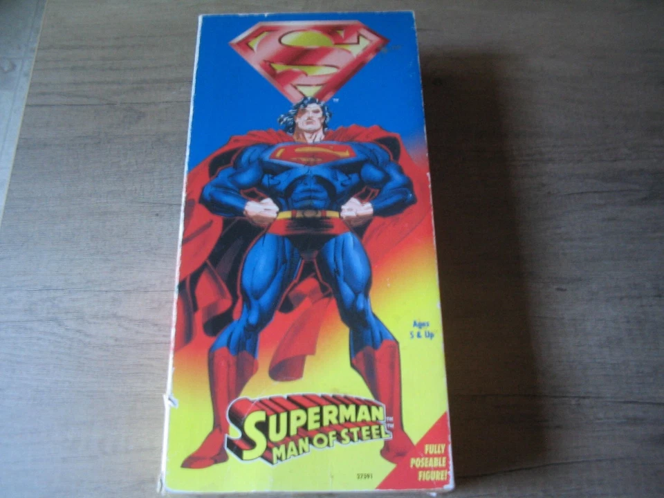 Superman Man of Steel Fully Poseable Action Figure 27591 Kenner 1996