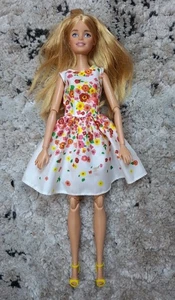 Barbie PARQUE BONITO ARTICULADO RUBIA MILLIE The Look Vestido Floral - Imagen 1 de 9