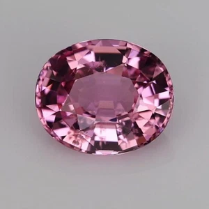 Spinello naturale rosa dolce scintillante 1,94 carati Birmania 22102747 - Foto 1 di 4