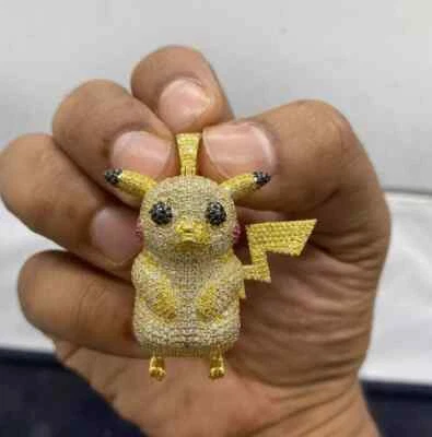 Colgante con dije de dibujos animados de diamantes de corte redondo de 4 quilates enchapado en oro amarillo de 14 quilates Foto 1 de 4