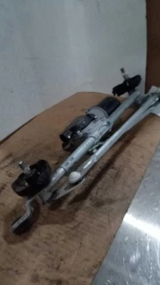Motor limpiaparabrisas usado se adapta a: 2023 Mitsubishi Mirage grado A Foto 1 de 4