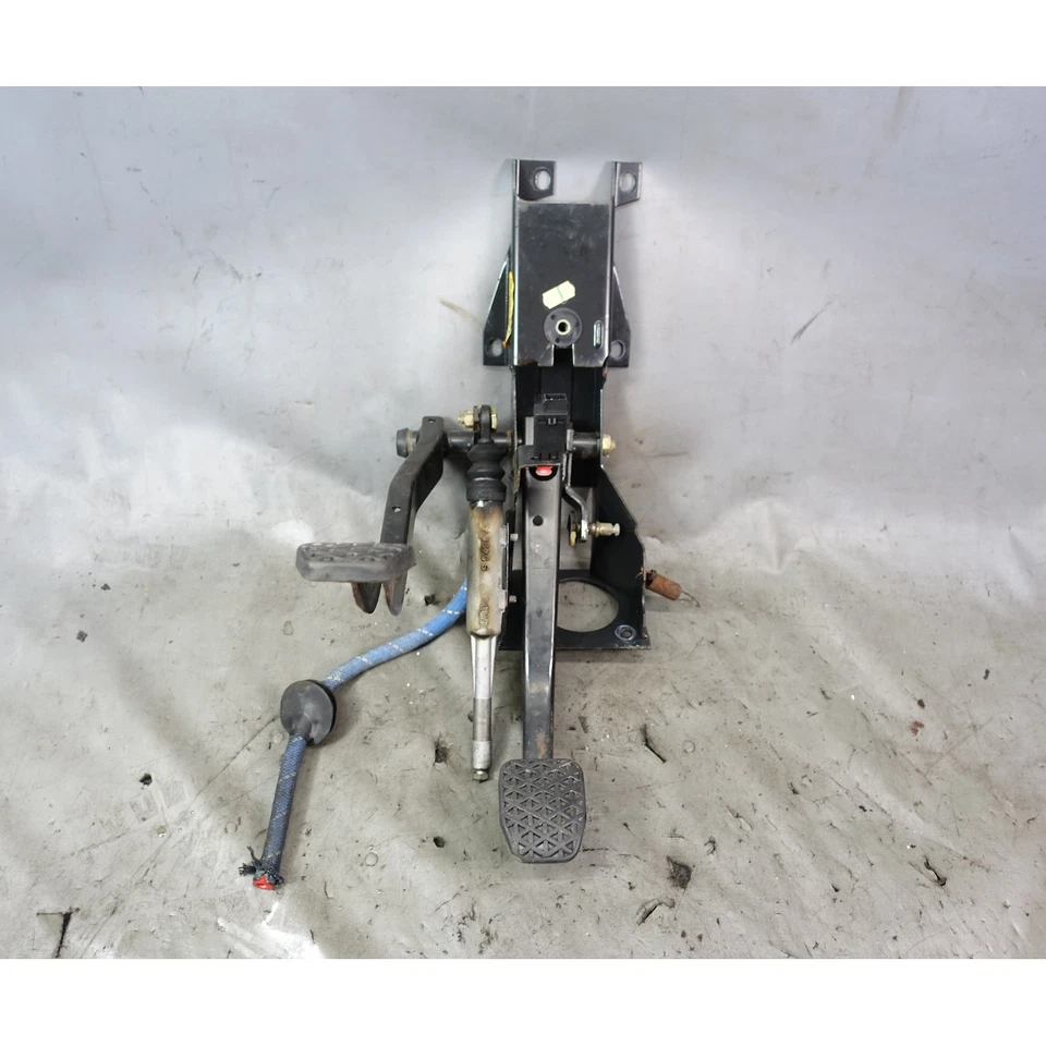 1984-1993 BMW E30 3-Series Manual Clutch Brake Pedal Box Bracket OEM — 第 1/4 张图片