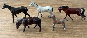 Vintage Britain's Lead Figures - Farm Yard Animals - 4 Horses & 1 Pony - Picture 1 of 4