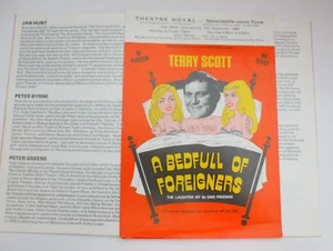 Terry Scott A Bedfull Of Foreigners Newcastle Theatre Program & Flyer 1980 - Bild 1 von 5