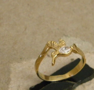 Anillo para dama y mujer enchapado en oro amarillo colibrí ovalado transparente CZ talla 7 nuevo - Imagen 1 de 3