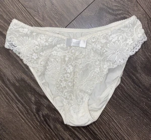 RARE VICTORIA’S SECRET GOLD CROWN SECOND SKIN CHANTILLY LACE HI CUT PANTY - Picture 1 of 10