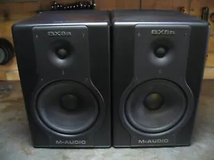 M-Audio BX8a Deluxe Speakers - Picture 1 of 6