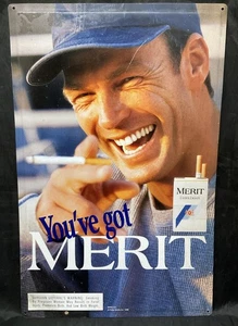 Stazione di servizio promozionale Philip Morris "You've Got Merit" anni '90 ~ INSEGNA IN METALLO ~ @W - Foto 1 di 3