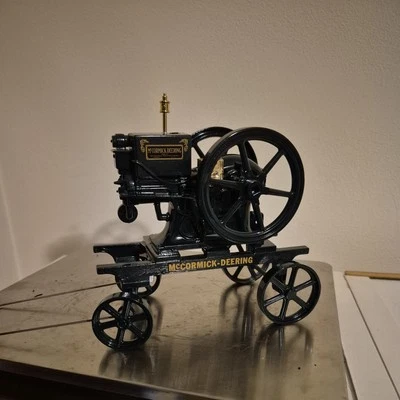 1990 ERTL McCORMICK-DEERING MODEL "M" 1/6 SCALE DIE-CAST METAL - Image 1 of 3