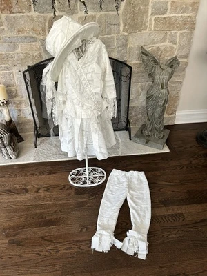 Disfraz de momia persiguiendo luciérnagas niñas 8 Foto 1 de 2