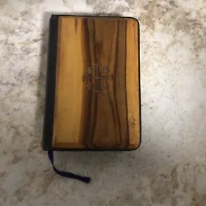 VINTAGE WWII HOLY BIBLE Olive Wood from Jerusalem, 1946, NEW TESTAMENT - Picture 1 of 5