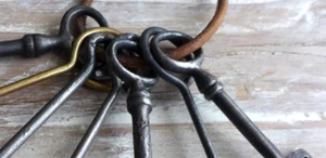 Cerradura candado puerta exhibición colección llaves francesas antiguas diseño raro coleccionista B - Imagen 1 de 10