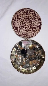 Mixed Lot 200+ Buttons In Vintage Tin - Picture 1 of 12
