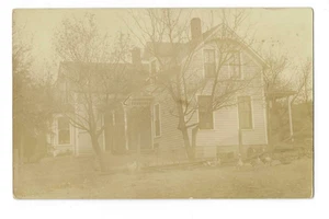Casa victoriana RPPC postal patio delantero pollos y gansos - Imagen 1 de 2